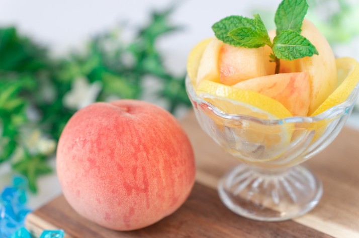 산토리 KANÁDE 백도 700ml 30도 무료배송 - 향긋하고 부드러운 복숭아 리큐르의 정점