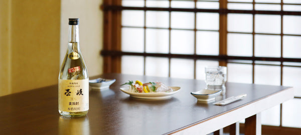 이키 슈퍼 골드 22도 — 화이트오크 숙성 보리소주 720 ml  무료배송