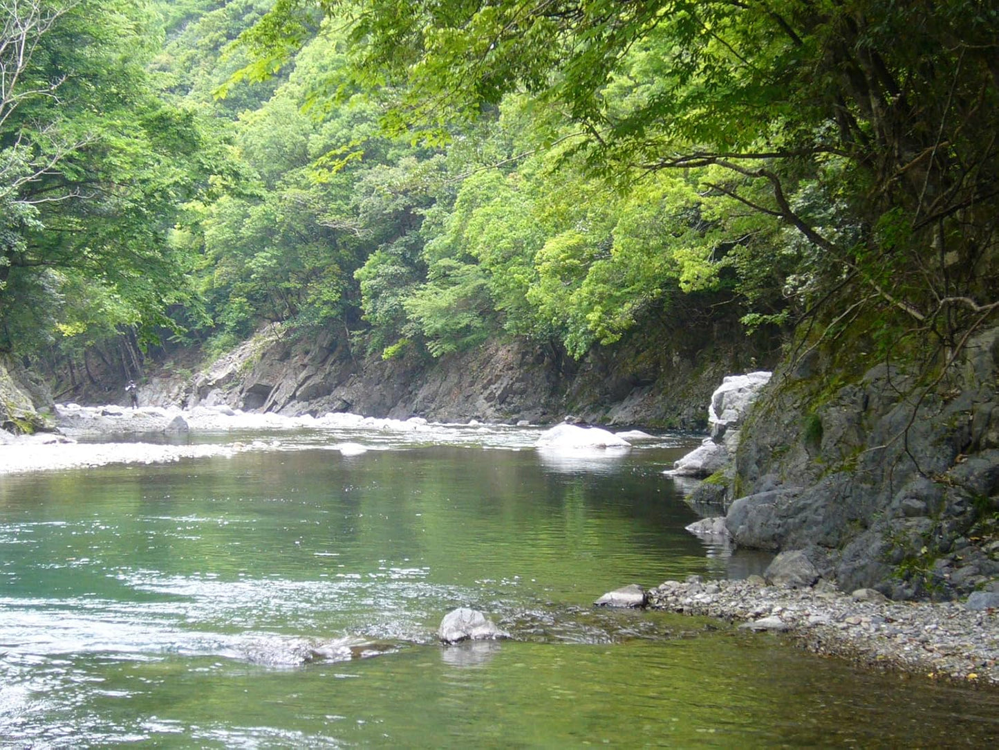 카와베 쌀 소주 25도 1.8L 무료배송 - 맑은 청류가 빚어낸 순수한 맛, 쌀과 누룩만을 사용해 만든, 첨가물 없는 순수한 소주